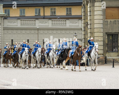 Stockholm/Schweden - 16. Mai 2011: Wachwechsel Zeremonie mit der Teilnahme der Königlichen Garde Kavallerie und Orchester im Königlichen Palast Stockfoto