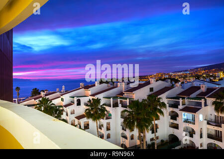 Costa Adeje in der Nacht. Teneriffa, Kanarische Inseln, Spanien Stockfoto