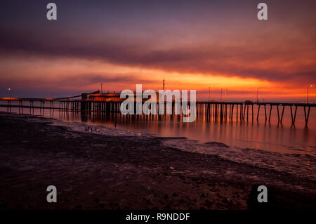 Derby Wharf. Auf King Sound befindet, Derby hat den höchsten Gezeiten in Australien, mit dem Höhepunkt der Unterschied zwischen Ebbe und Flut bis 11,8 m Stockfoto