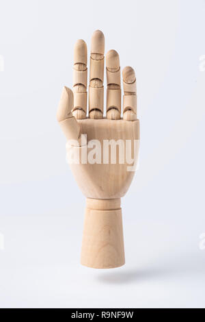 Business- und Designkonzept - Holz- heben Hand mit Geste auf weißem Hintergrund Stockfoto