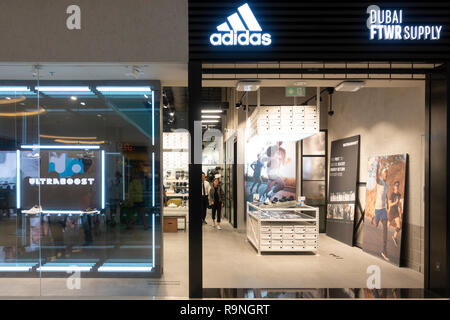 Neue adidas Schuhe Shop Dubai FTWR in Dubai Mall Dubai VAE Stockfotografie Alamy