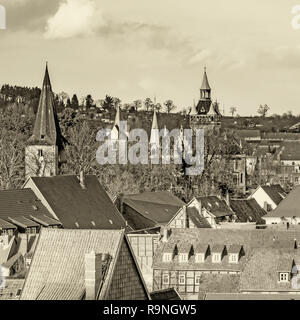 Luftaufnahme von Quedlinburg mit Kirchen und Denkmäler in Schwarzweiß Stockfoto