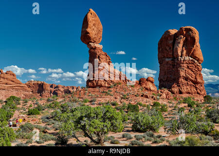 Balanced Rock im Arches National Park, Moab, Utah, USA, Nordamerika Stockfoto