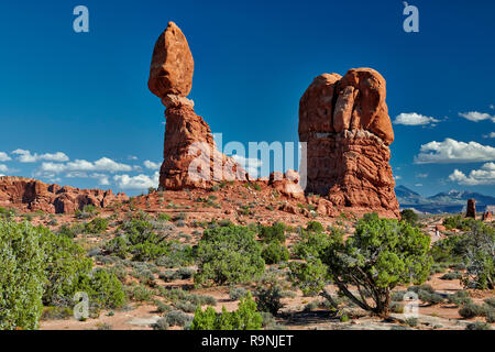 Balanced Rock im Arches National Park, Moab, Utah, USA, Nordamerika Stockfoto