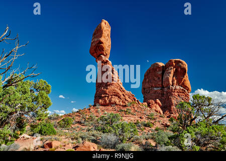 Balanced Rock im Arches National Park, Moab, Utah, USA, Nordamerika Stockfoto