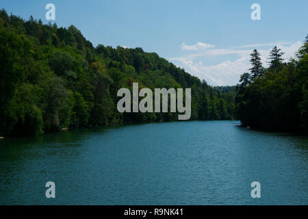 Lech, an einem sonnigen Sommertag. Landsberg am Lech, Deutschland Stockfoto