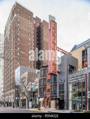 Ehemalige Esquire Theater- und Gewerbebauten auf Eiche Straße an der Gold Coast Nachbarschaft Stockfoto