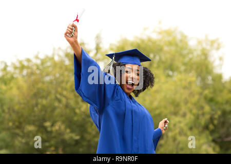 Portriat eines jungen Afrikanische amerikanische Frau an der Staffelung. Stockfoto