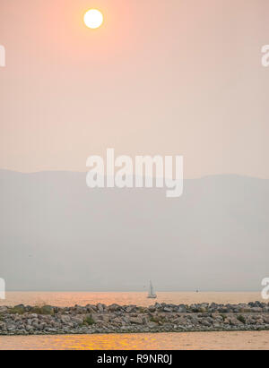 Golden Sun über Utah Lake in Provo bei Sonnenuntergang Stockfoto