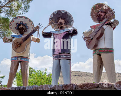 Skulpturen der Mariachis im traditionell spanischen Teil der Stadt East, West Texas Stockfoto