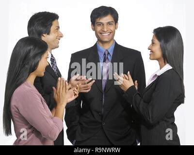 PORTRAIT VON DREI FÜHRUNGSKRÄFTEN EINE WÜRDIGUNG IHRER KOLLEGEN Stockfoto