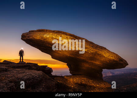 Torcal de Antequera in der Dämmerung, Erosion arbeiten an Jurassic Kalksteine, Provinz Málaga. Andalusien, Südspanien Europa. Stockfoto
