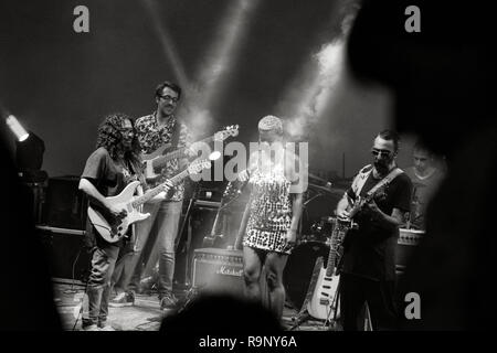 Musiker Raimundo Amador. Summer Music Festival Konzert, weißen Dorf Mijas Pueblo. Provinz Malaga, Costal del Sol. Andalusien, Südspanien. Eu Stockfoto