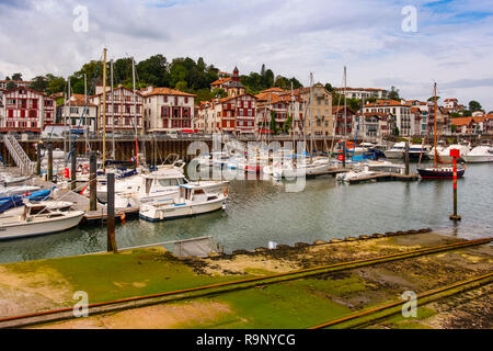 Baskenland. Ciboure Stadt und Hafen, Departement Pyrénées-Atlantiques, Region Aquitanien. Im Südwesten von Frankreich. Stockfoto