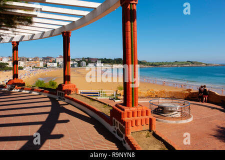 Piquio Garten und Sardinero Strand im Sommer. Santander, Biscaya, Kantabrien, Nordspanien, Europa. Stockfoto