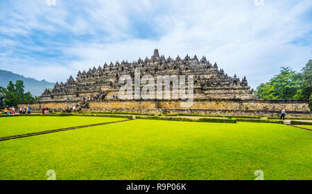Ansicht des Mandala Stufenpyramide, die Formen 9. Jahrhundert Borobudur Buddhistischen in Central Java, Indonesien Stockfoto