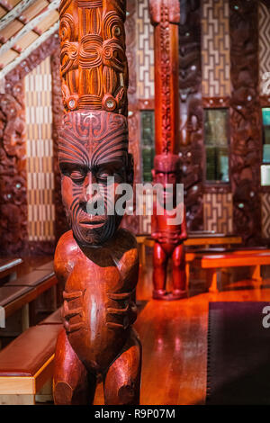 Traditionelle Maori aus Neuseeland Holzschnitzerei Stockfoto