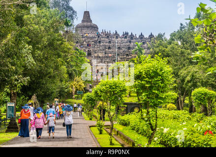 Eastern Parkway, die bis zum 9. Jahrhundert Borobudur buddhistischen Tempel Borobudur archäologischen Park, Central Java, Indonesien Stockfoto