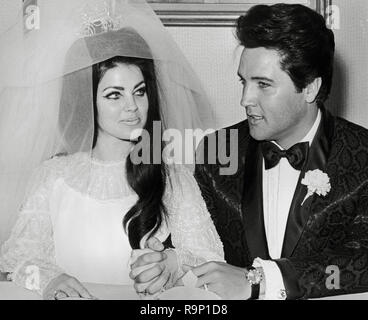 Elvis Presley, Priscilla Presley, am Tag ihrer Hochzeit, Mai 1, 1967, im Aladdin Hotel in Las Vegas, Nevada. Datei Referenz # 33635 847 THA Stockfoto