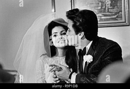 Elvis Presley, Priscilla Presley, am Tag ihrer Hochzeit, Mai 1, 1967, im Aladdin Hotel in Las Vegas, Nevada. Datei Referenz # 33635 848 CPC Stockfoto