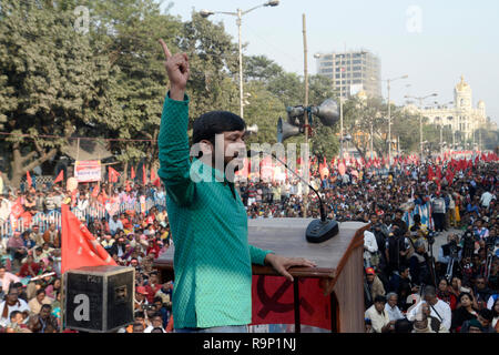 Kolkata, Indien. 26 Dez, 2018. Alle Indien Studenten Föderation oder aisf Studentenführer Kanhaiya Kumar Adressen der 94. Gründungstag Rallye der Kommunistischen Partei Indiens oder CPI. Credit: Saikat Paul/Pacific Press/Alamy leben Nachrichten Stockfoto