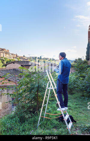 Siena, Italien - Oktober 02, 2018: Fotografen mit Trittleiter, um Bilder von Siena machen Stockfoto