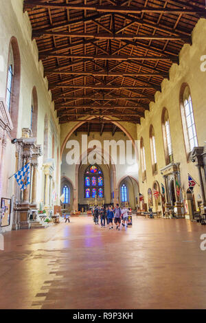 Siena, Italien - Oktober 02, 2018: Innenraum der Basilika di San Domenico oder die Basilika Cateriniana ist Basilika Kirche in Siena Stockfoto