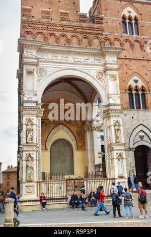 Siena, Italien - Oktober 02, 2018: die Cappella di Piazza auf der Piazza del Campo, Quadrat und historischen Zentrum in Siena. Stockfoto