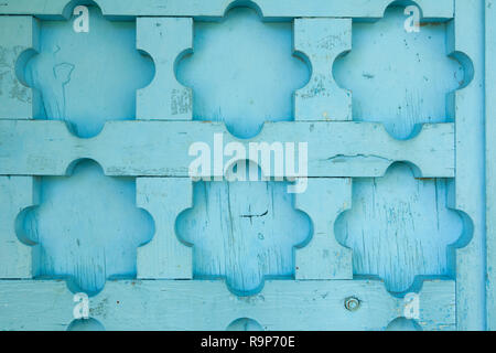 Blau Holztür an der Bischöflichen Kirche der Allerheiligsten Jungfrau Maria, Sagada, Mountain Province, Luzon, Philippinen, Süd- Asien, Asien Stockfoto