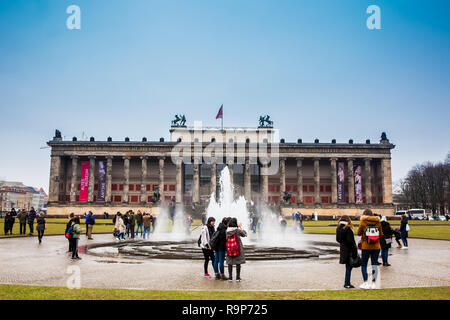 BERLIN, DEUTSCHLAND - MÄRZ 2018: Altes Museum am Lustgarten in einem kalten Winter Tag entfernt Stockfoto