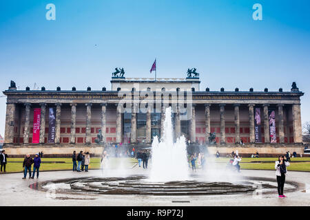 BERLIN, DEUTSCHLAND - MÄRZ 2018: Altes Museum am Lustgarten in einem kalten Winter Tag entfernt Stockfoto