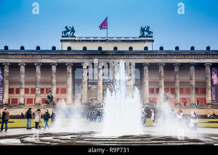 BERLIN, DEUTSCHLAND - MÄRZ 2018: Altes Museum am Lustgarten in einem kalten Winter Tag entfernt Stockfoto