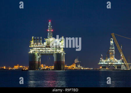 'Big Foot' von Chevron Deep Ocean Plattform, Kiewit Offshore, Abfahrt Ingleside Bay. Stockfoto