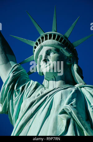 Die Freiheitsstatue ist ein Symbol in den Hafen von New York, New York City, USA Stockfoto