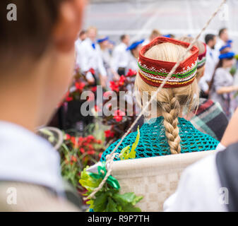 Elemente der Ornamente und Blumen. Lied und Tanz Festival in Lettland. Prozession in Riga. Lettland 100 Jahre. Stockfoto