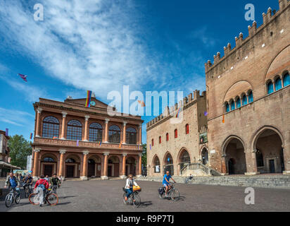 Teatro Amintore Galli, Palazzo del Podesta, 14. Jahrhundert, Palazzo dell'Arengo, 13. Jahrhundert, an der Piazza Cavour in Rimini, Emilia-Romagna, Italien Stockfoto