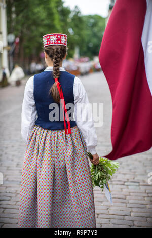 Elemente der Ornamente und Blumen. Lied und Tanz Festival in Lettland. Prozession in Riga. Lettland 100 Jahre. Stockfoto