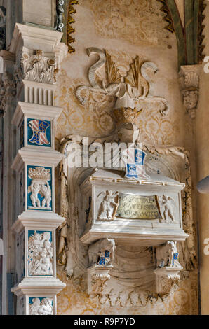 Reliefs der Tugenden, Elefanten Pilaster, von Agostino di Duccio, 1455, Kapelle an der Malatesta Tempel in Rimini, Emilia-Romagna Italien Stockfoto