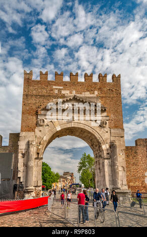 Arco di Augusto (Bogen des Augustus), 27 v. Chr., römischen Bogen in Rimini, Emilia-Romagna, Italien Stockfoto