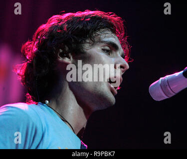 Tyson Ritter mit All American Rejects führt im Konzert an der Bank United Center in Coral Gables, Florida am 26. April 2006. Stockfoto