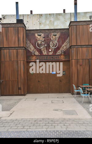 La Mer Strand und discrict durch Meraas, Dubai, Vereinigte Arabische Emirate, Dezember 25, 2018, La mer Strand in Jumeira Dubai, der Strand mit viel Res entfernt Stockfoto