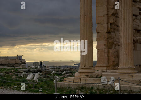 Ich hatte das Glück am Tag besuchte ich die Akropolis. Es gab fast keine Touristen gibt es an diesem Tag mich von Träumen und die Zeit reisen abzulenken. Stockfoto