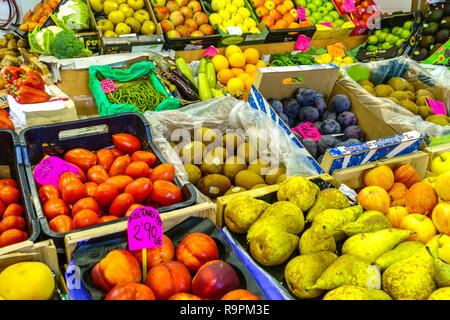 Verschiedene Gemüse und Früchte auf Mercat de L’Olivar Markt Palma de Mallorca Spanien Stockfoto