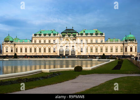 Obere Belvedere Palace Panorama, einer barocken Schlossanlage von Prinz Eugen von Savoyen im 3. Bezirk in Wien gebaut. Österreich. Stockfoto