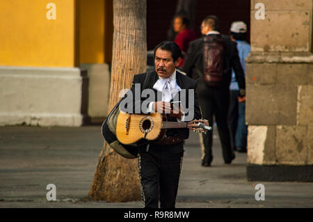 Eine Mariachi Mann an der Plaza Garibaldi in Mexiko City, Mexiko Stockfoto