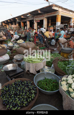 Frisches Gemüse zum Verkauf auf dem Gemüsemarkt in Jodhpur, Rajasthan, INDIEN. Stockfoto