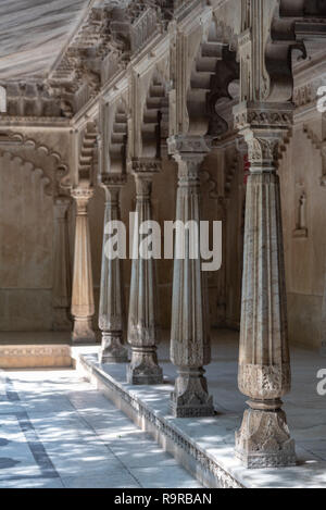 Innenhof der City Palace, Udaipur, Rajasthan, Indien Stockfoto