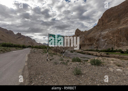 Eine typische Warnung Ladahkhi entlang den Straßen in Ladakh, Jammu und Kaschmir, Indien, 6. Juli 2018. (CTK Photo/Karel Picha) Stockfoto