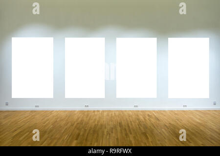 Mock up. Vier leere Poster an der Wand in der Galerie Interieur. Stockfoto