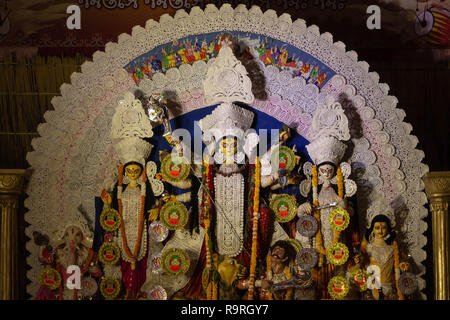 Eine Ansicht von Durga Puja Idiol In Pandal, DT-16 Oct 2018. An Sarita Vihar Sarbojanin Puja Samiti, Neu Delhi, Indien Stockfoto